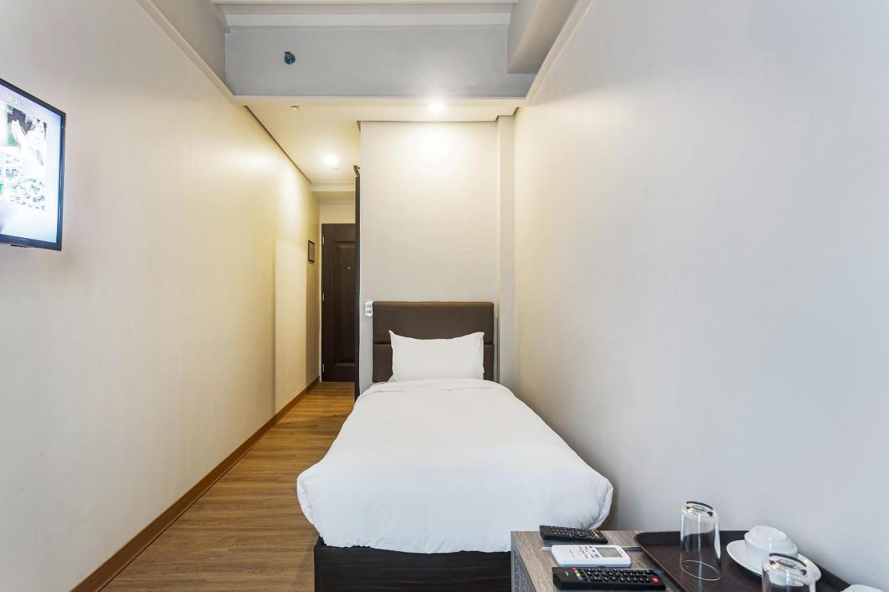 Airo Hotel Manila Exterior photo